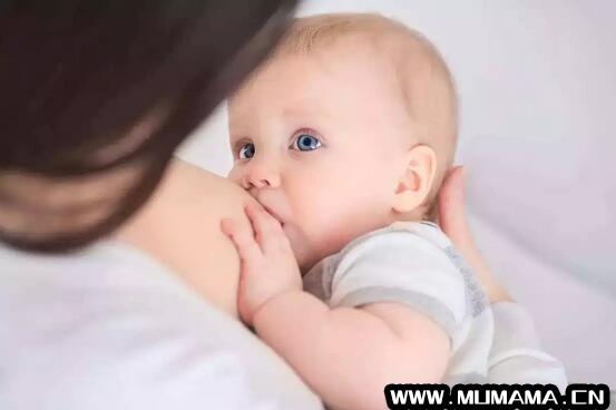 哺乳期乳头有小白点是怎么回事(宝宝乳头上的小白点)