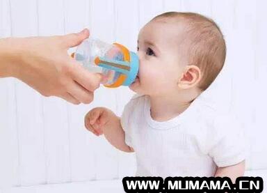 宝宝不爱喝水怎么办(孩子不爱喝水怎么办)