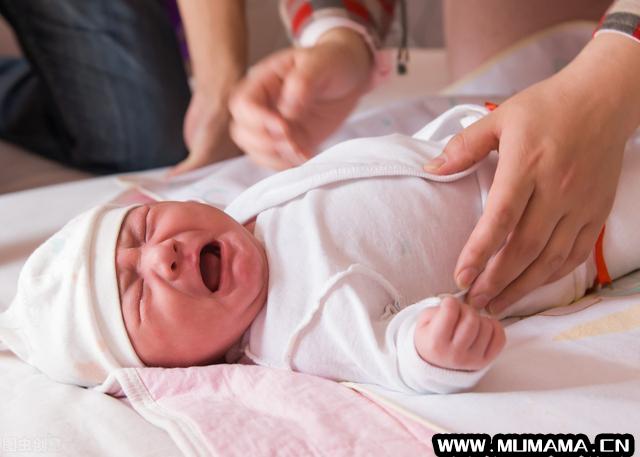 12张图片，带你了解婴儿1-12月发育全过程(3个月宝宝的发育特点)