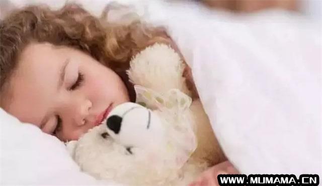 不抱不摇，哄宝宝自然入睡的5个方法(总结了3个方法)
