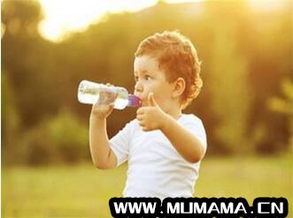 儿童每天要喝多少水？如何正确喝水？(如何节约用水)