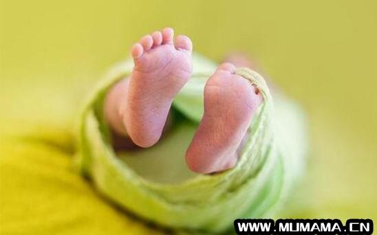 宝宝第一坨胎粪并不臭？关于新生儿的七个冷知识(关于新生儿胎粪的那些事儿你究竟了解多少)
