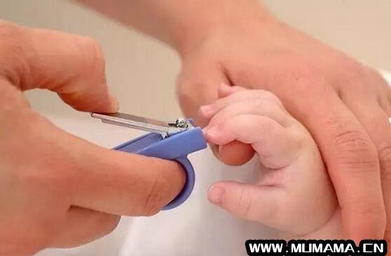 怎么给宝宝剪指甲，很多家长都会做错(你会给宝宝剪指甲吗)