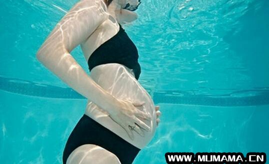 孕期游泳的好处多