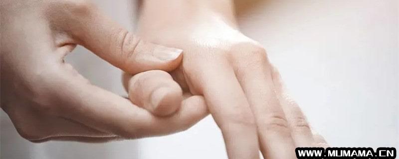 孕妇手指关节痛怎么缓解(孕期趾骨联合痛怎么缓解)