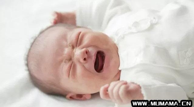 新生儿哭闹的12种原因，新手父母要了解(孩子哭闹的背后有原因)
