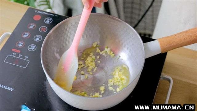 蒜香黄油口蘑的做法