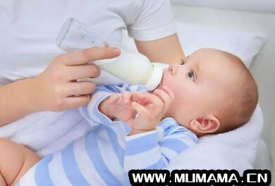 新生婴儿吃奶量标准 如何判断宝宝是否吃饱(如何判断宝宝是否吃饱了)