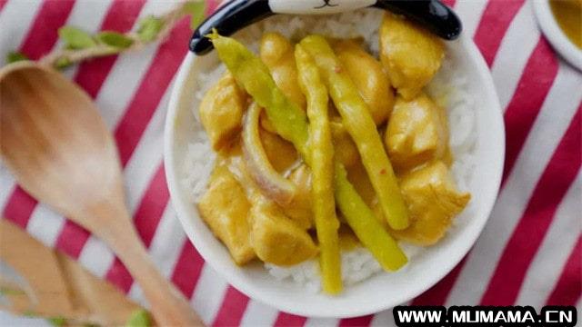 芦笋鸡丁咖喱饭的做法 2岁宝宝食谱(海鲜菇茄汁咖喱饭)