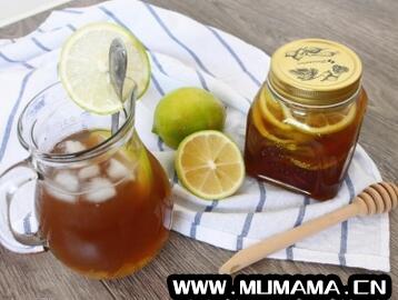 蜂蜜柠檬水的功效与作用(经常喝蜂蜜柠檬水的好处多多哦)