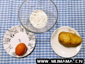 土豆鸡蛋饼的家常做法 宝宝辅食过渡期(奶香土豆鸡蛋饼的做法)