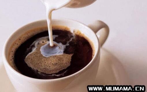 黑咖啡加牛奶可以一起冲泡吗