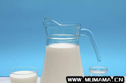 母乳一天产奶3000毫升算多吗，一天能挤5000毫升母乳(让母乳源源不绝)