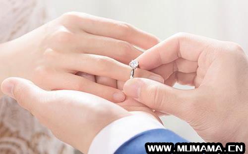 订婚戒指可以直接作为婚戒吗，从订婚到结婚要买几个戒指(2019年订婚戒指购买指南)