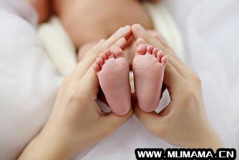 哺乳期有甲亢对宝宝有什么影响吗(得了甲亢可以哺乳吗)