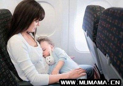 1个月的婴儿能坐飞机吗，一个多月的宝宝可以坐飞机吗(第一次坐飞机需要重点注意哪些问题)
