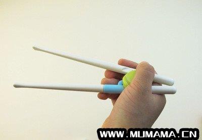 儿童使用筷子的正确方法视频教程和步骤图片，小朋友怎么使用筷子(你知道中国筷子和日本筷子的区别吗)