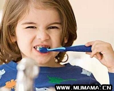 宝宝抗拒刷牙要强行刷吗，1岁半宝宝不让刷牙小妙招(不让刷怎么办)