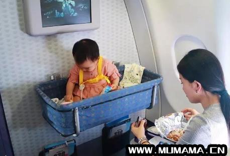 儿童用户口本可以坐飞机吗，小孩坐飞机带户口本就可以吗(多大的娃可以坐飞机)