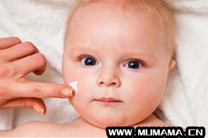 婴儿润肤乳和保湿霜的作用和功效(该给宝宝用润肤乳还是婴儿油)