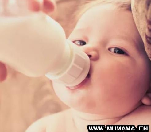 奶粉过期多久不能喝，奶粉过期十几天还能喝吗(宝宝的奶粉过期了千万别扔)