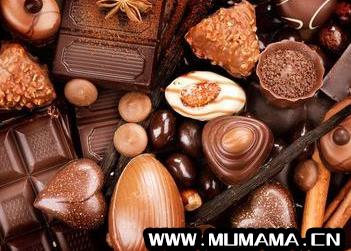 经常吃巧克力对身体有什么影响、好吗，长期吃巧克力的危害(吃巧克力有什么好处)