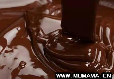 巧克力融化后像豆腐渣，巧克力融化太干怎么稀释(柔润巧克力蛋糕的做法)