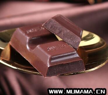 黑巧克力真的能减肥吗，黑巧克力怎么吃减肥效果好(这样吃黑巧克力不会胖)
