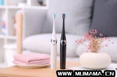 手动牙刷和电动牙刷哪个刷的干净，牙刷电动的好还是手动的好(电动牙刷和手动牙刷)