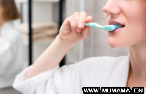 怀孕可以用电动牙刷刷牙吗，孕妇能用电动牙刷刷牙吗(电动牙刷危害弊端有哪些)