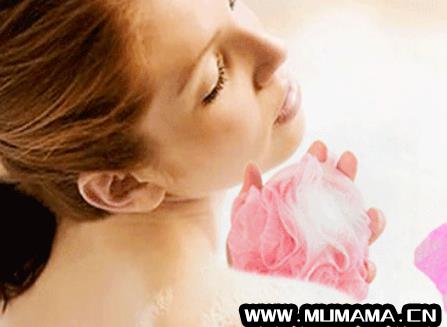 剖腹产多久可以用搓澡巾洗澡，抛妇产多久可以洗澡搓澡洗头发