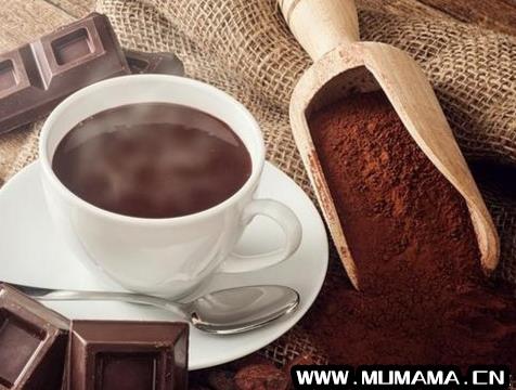 巧克力咖啡可以一起吃吗，巧克力和咖啡一起吃相当于兴奋剂吗(美式咖啡的区别)