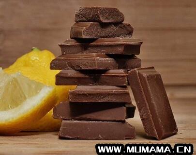 低血糖吃巧克力有用吗，巧克力的营养价值(应该赶紧吃巧克力还是吃糖)