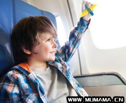 儿童单独坐飞机的飞机票要怎么买，儿童一个人坐飞机怎么订票(带儿童坐飞机怎么一起订票买机票)