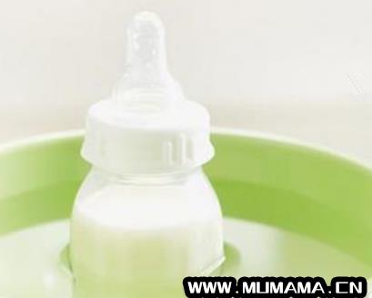 母乳能不能开水隔着烫，80度水烫热母乳可以吗(怎么加热母乳)