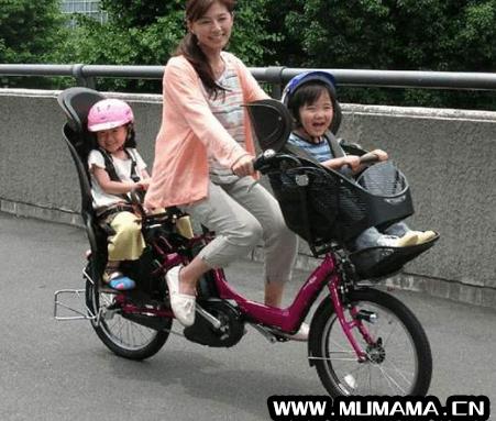 自行车带小孩子座椅违法吗，大人自行车后面挂儿童自行车可以吗(台要规范自行车带小孩)