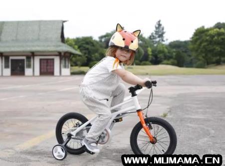 4岁宝宝骑自行车的好处，幼儿骑自行车的好处和坏处(骑自行车运动是个不错的选择)