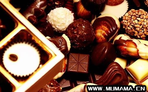 巧克力功效与作用副作用，吃巧克力对身体好吗(情人节的巧克力能防病)
