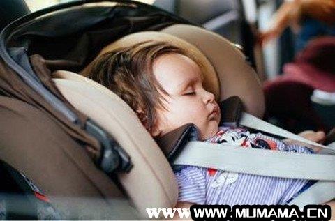一个月新生儿需要安全座椅吗、怎么坐、倾斜角度(新生崽崽保命的安全座椅)