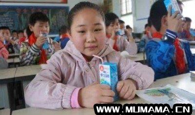 学校给学生发的牛奶品牌，学校定的学生牛奶质量有保证吗(一所学校不该容不下一箱牛奶)