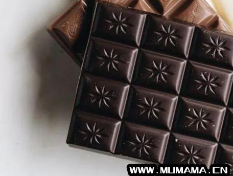 黑巧克力每天吃多少合适，最好吃的黑巧克力(如何选择丝滑又健康的黑巧克力)