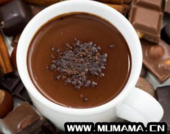 热可可和热巧克力的区别，喝热巧克力的好处和坏处(冬天喝热巧克力真的可以御寒么)