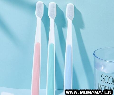 牙刷放哪里比较卫生，牙刷放卫生间是不是都是细菌(别再把牙刷放在卫生间里了)