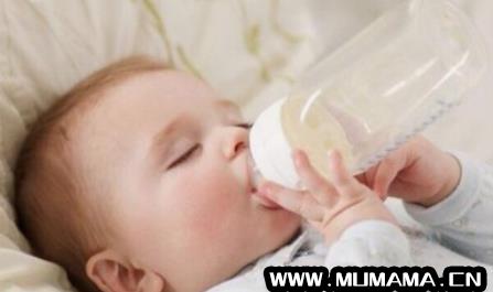 两个月的宝宝一次喝多少毫升奶粉(3个月的宝宝哭闹不睡怎么办)
