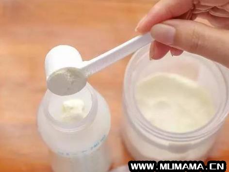 婴儿奶粉过期了大人能喝吗，过期的奶粉能喝吗大人(临期或过期的奶粉)