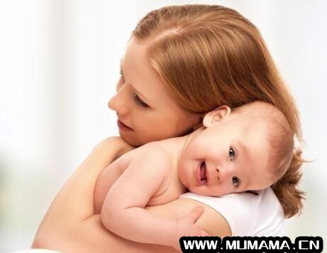 如何让宝宝吸母乳容易一些，怎样才能够让宝宝吸母乳
