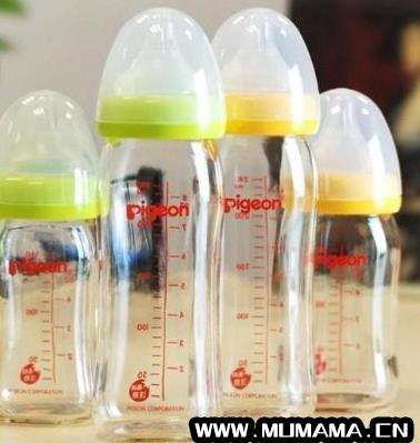 新生儿贝亲玻璃奶瓶买黄的还是绿色、塑料的好还是玻璃的好(贝亲玻璃奶瓶评测)