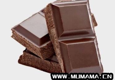 黑巧克力一天吃多少合适，黑巧克力吃多了会怎么样