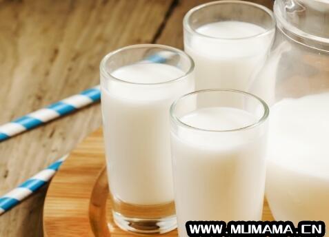 奶粉没喝完的能温几次，奶粉可以反复加热几次(孩子没喝完的奶停一会还能再喝吗)