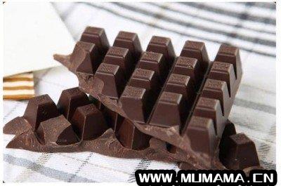可可液块和100%黑巧克力，可可液块和纯黑巧克力的区别(白色巧克力与黑色巧克力的区别)